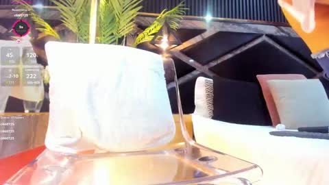 Snapshot of nikii_white chatting on 10, 1, 2025 nikii_white online show from 10, 1, 2025