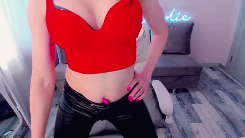 nikki_blondiee online show from 6, 2, 2025