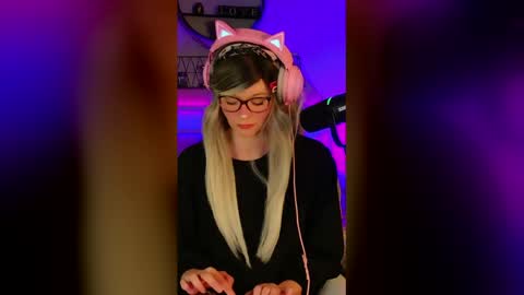 Snapshot of nikki_goldberg chatting on 13, 5, 2026 Kitty Chatte online show from 13, 5, 2026