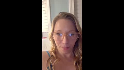 nikkib653466 online show from 25, 2, 2026