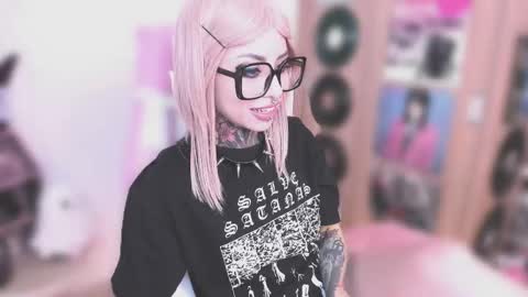 Nikki Ramone   online show from 9, 1, 2026