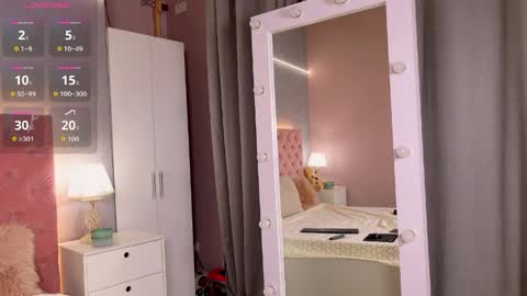 NikkiVelvets online show from 21, 4, 2026