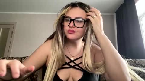 Snapshot of niko_peach chatting on 2, 12, 2024 Nika online show from 2, 12, 2024