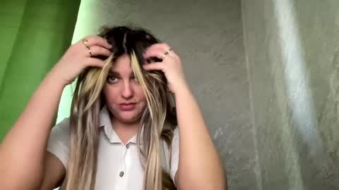 Snapshot of niko_peach chatting on 10, 12, 2024 Nika online show from 10, 12, 2024