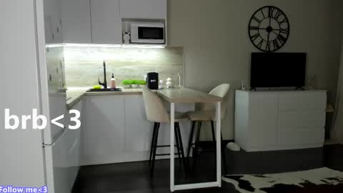 Bella online show from 22, 2, 2025