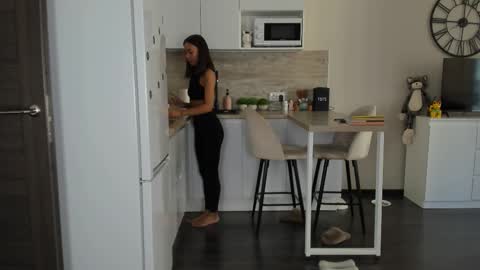 Bella online show from 11, 9, 2025