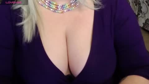 Snapshot of nimphoteasex chatting on 7, 10, 2025 Blonde Nimpho online show from 7, 10, 2025