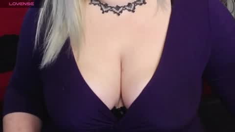 Snapshot of nimphoteasex chatting on 10, 11, 2025 Blonde Nimpho online show from 10, 11, 2025