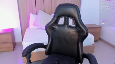 N I N A online show from 10, 4, 2026