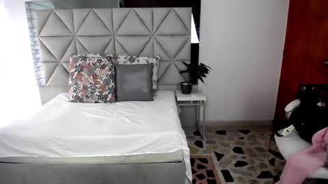  Nina  online show from 20, 1, 2025