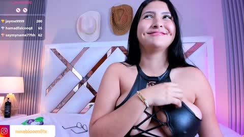 Snapshot of ninablooms01 chatting on 14, 1, 2025 Nina online show from 14, 1, 2025