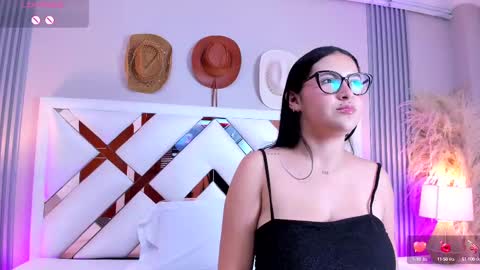 Snapshot of ninablooms01 chatting on 25, 2, 2025 Nina online show from 25, 2, 2025