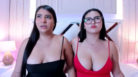 Snapshot of ninablooms01 chatting on 9, 9, 2025 Nina online show from 9, 9, 2025