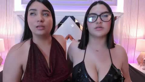 Snapshot of ninablooms01 chatting on 14, 12, 2025 Nina online show from 14, 12, 2025