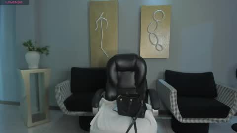  Nina  online show from 6, 2, 2026