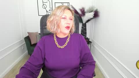 ninastarle online show from 5, 11, 2025