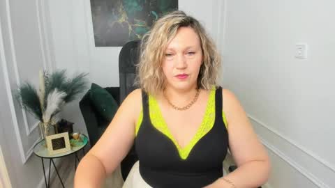 ninastarle online show from 10, 4, 2026