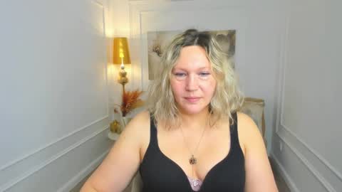 ninastarle online show from 3, 5, 2026