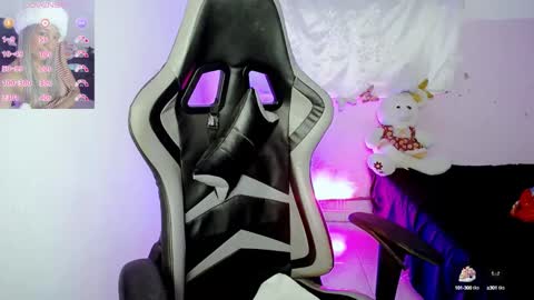 ninatinydoll1 online show from 10, 3, 2025