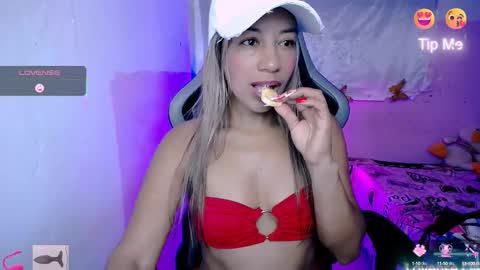 ninatinydoll1 online show from 22, 10, 2025