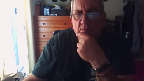 Snapshot of nionios67 chatting on 24, 10, 2025 Dennis online show from 24, 10, 2025