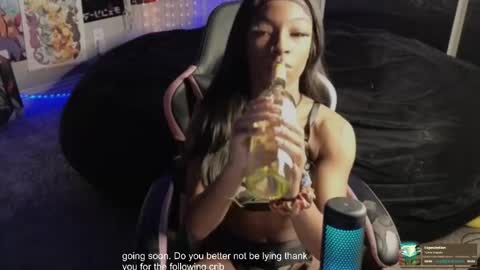 Snapshot of niviawolfe chatting on 3, 12, 2025 NIVIA WOLFE online show from 3, 12, 2025