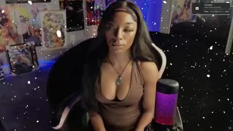 Snapshot of niviawolfe chatting on 4, 12, 2025 NIVIA WOLFE online show from 4, 12, 2025