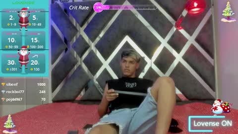 Snapshot of noah_carter66 chatting on 5, 1, 2025 noah online show from 5, 1, 2025