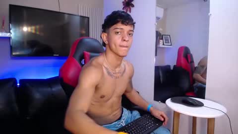 Snapshot of noah_cole_ chatting on 19, 12, 2025 Noah online show from 19, 12, 2025