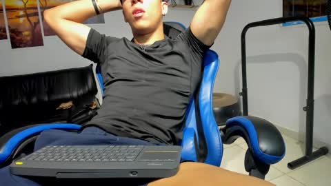 Snapshot of noah_flynn1 chatting on 21, 11, 2025 noah_flynn1 online show from 21, 11, 2025