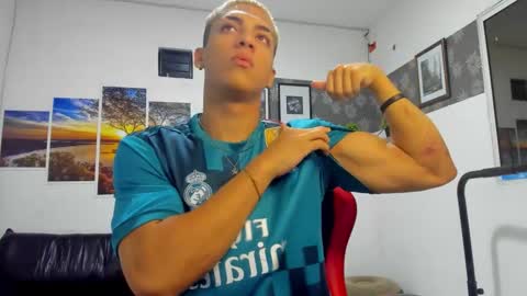 Snapshot of noah_flynn1 chatting on 22, 11, 2025 noah_flynn1 online show from 22, 11, 2025