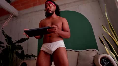 Snapshot of noah_jones__ chatting on 14, 11, 2025 Noah online show from 14, 11, 2025