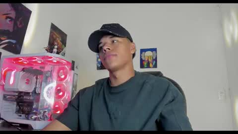 Snapshot of noah_silver chatting on 15, 12, 2025 noah_silver online show from 15, 12, 2025