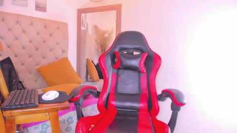 Snapshot of noah_sthone chatting on 21, 6, 2026 N O AH - S T H O N E online show from 21, 6, 2026