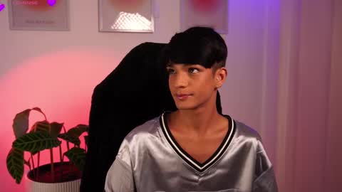 Snapshot of noahh_th03 chatting on 19, 2, 2025 Noah online show from 19, 2, 2025