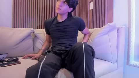 Snapshot of noahx_valko chatting on 14, 12, 2025 noahx_valko online show from 14, 12, 2025