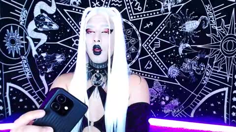 caroline online show from 29, 3, 2026