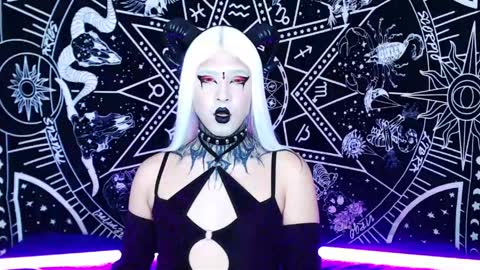 caroline online show from 17, 4, 2026