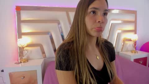 Snapshot of noawallace chatting on 5, 11, 2025 noawallace online show from 5, 11, 2025