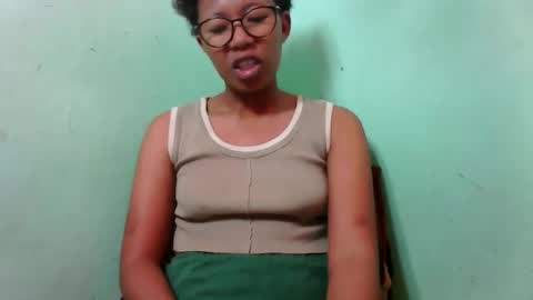 noella711128 online show from 13, 10, 2025