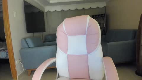  In instagram dayhannanoemi online show from 26, 11, 2025