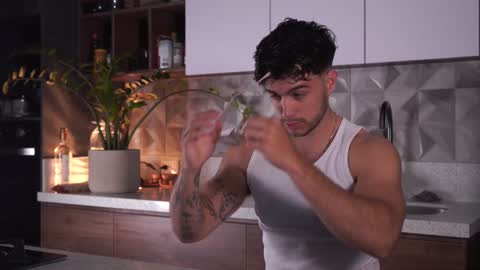 Snapshot of noha_miler chatting on 1, 2, 2025 kevin online show from 1, 2, 2025