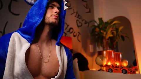 Snapshot of noha_miler chatting on 11, 10, 2025 kevin online show from 11, 10, 2025