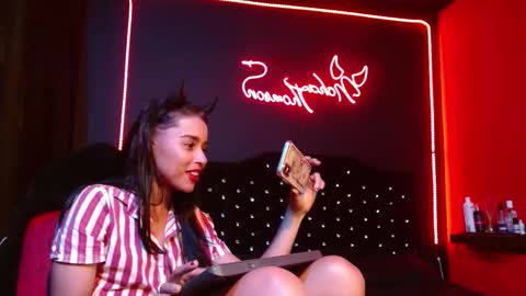 Snapshot of noha_thomson chatting on 2, 11, 2025 Noha Thomson online show from 2, 11, 2025