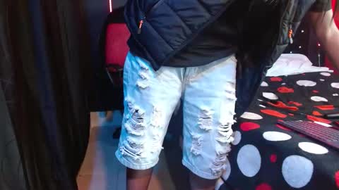 Snapshot of noha_thomson chatting on 5, 12, 2025 Noha Thomson online show from 5, 12, 2025