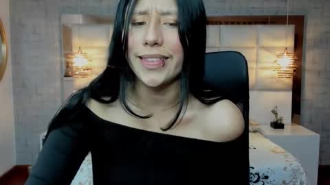 Snapshot of nohemi_louse chatting on 5, 11, 2025 Nohemi online show from 5, 11, 2025