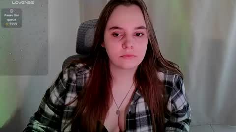 noir_ember_ online show from 8, 7, 2026