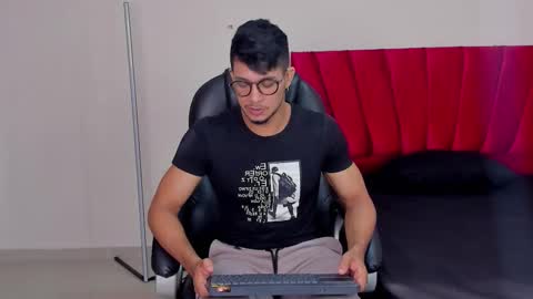 Snapshot of nolan_joness chatting on 5, 11, 2025 Im Nolan online show from 5, 11, 2025