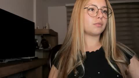 Snapshot of noorthernlightss chatting on 18, 10, 2025 Ara online show from 18, 10, 2025