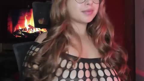 Snapshot of noorthernlightss chatting on 16, 12, 2025 Ara online show from 16, 12, 2025